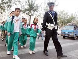 廣州海珠校園門衛(wèi)安裝身份證識別器 加強(qiáng)人員出入管理